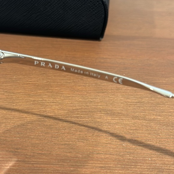 Prada sunglasses - Picture 3 of 8